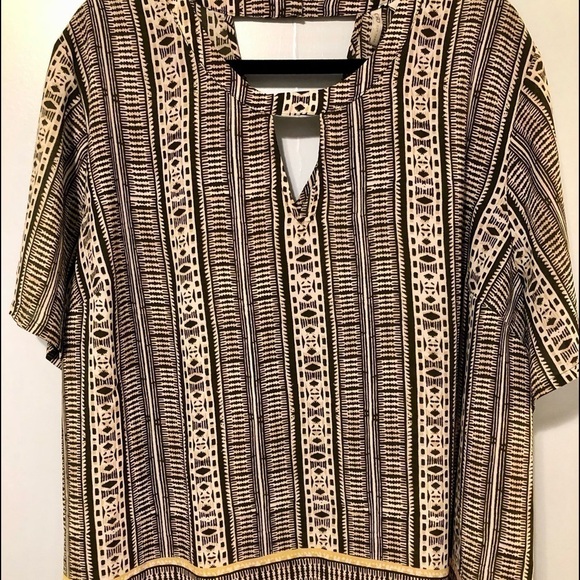 Cato size 26/28W top polyester keyhole cutout plus size - Picture 4 of 11